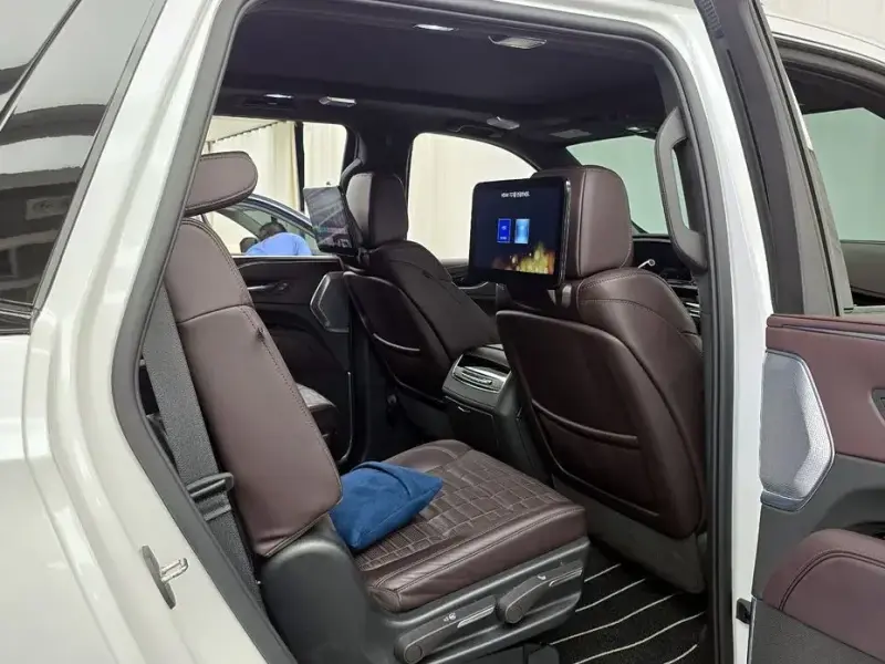 2023 Cadillac Escalade с пробегом 65 875 км
