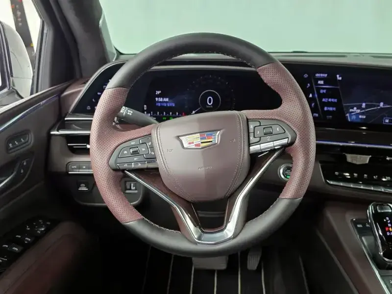 2023 Cadillac Escalade с пробегом 65 875 км