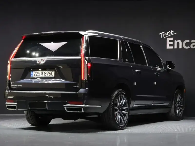 2022 Cadillac Escalade с пробегом 80 014 км