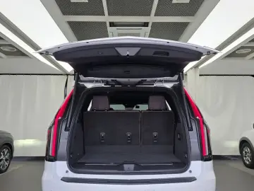 2023 Cadillac Escalade с пробегом 65 875 км