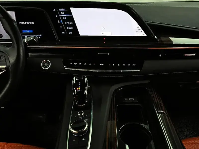 2022 Cadillac Escalade с пробегом 80 014 км