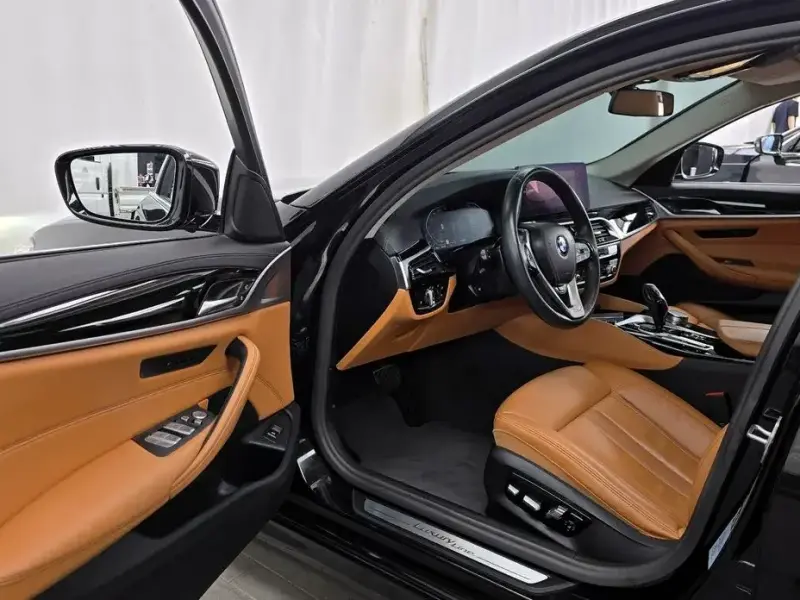 2022 BMW 5 серии с пробегом 63 266 км