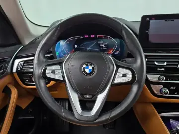 2022 BMW 5 серии с пробегом 63 266 км