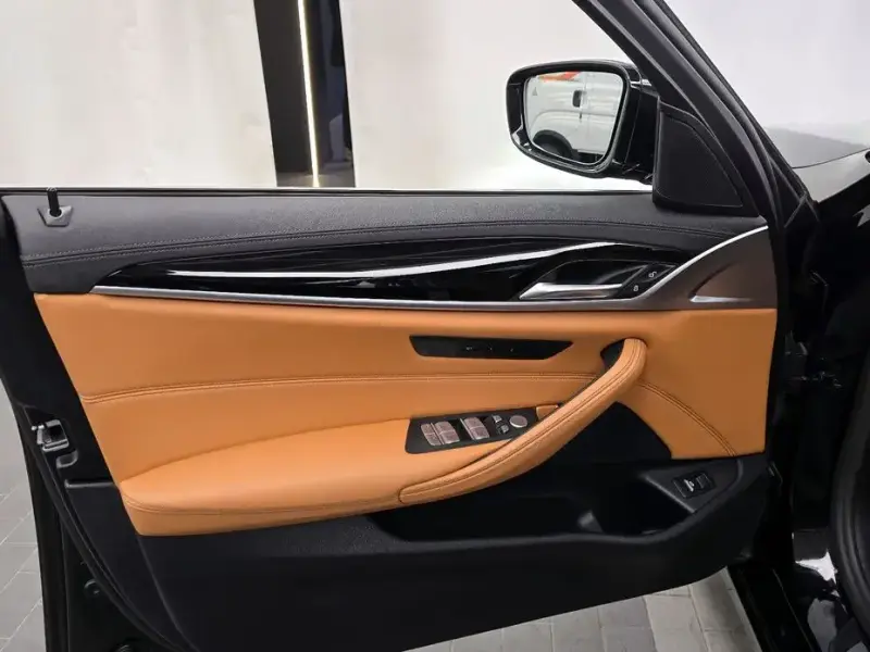 2022 BMW 5 серии с пробегом 63 266 км