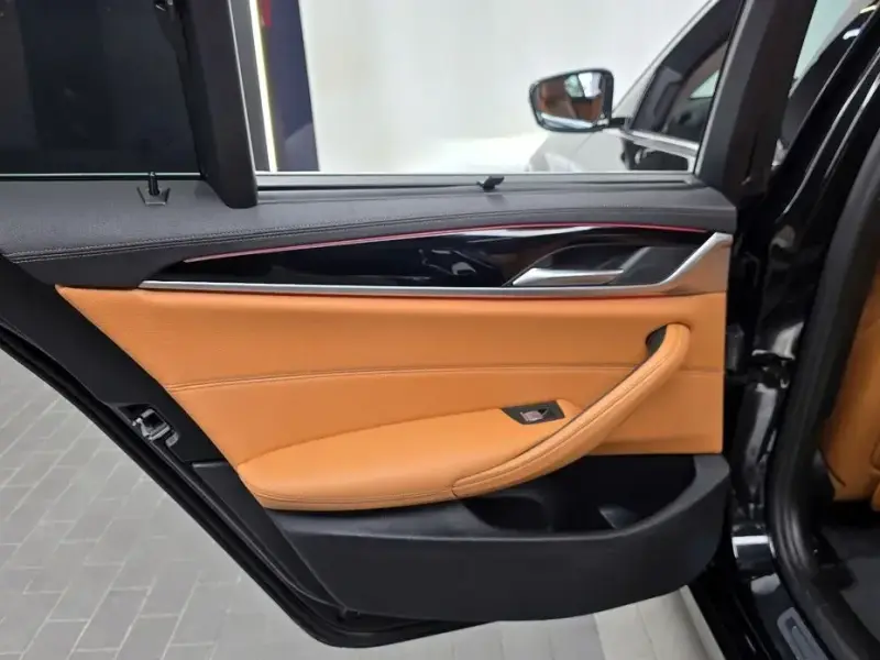 2022 BMW 5 серии с пробегом 63 266 км