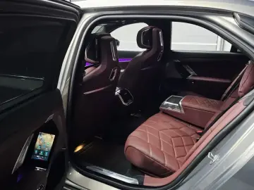 2025 BMW 7 серии с пробегом 15 741 км