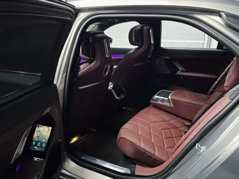 2025 BMW 7 серии с пробегом 15 741 км