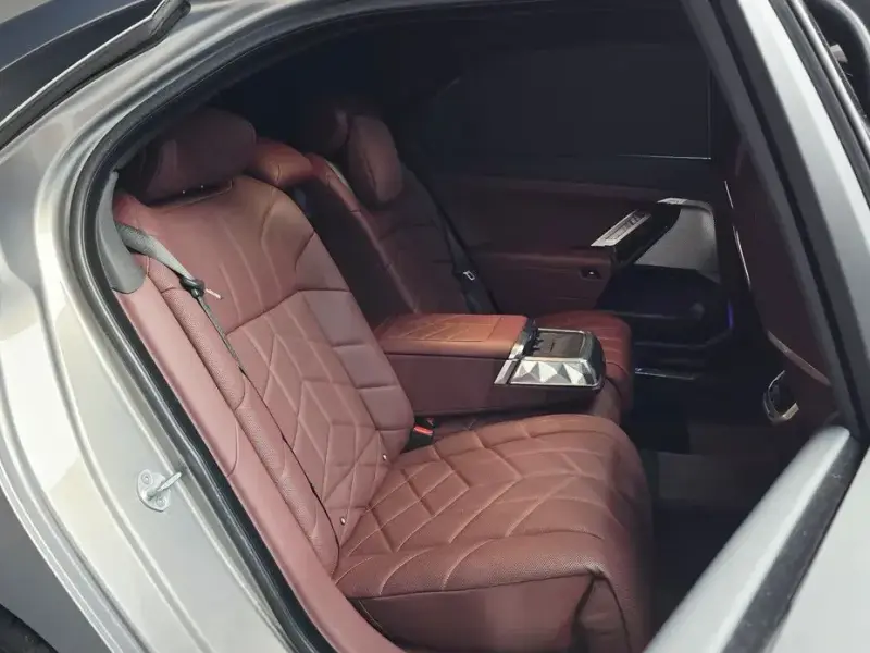 2025 BMW 7 серии с пробегом 15 741 км
