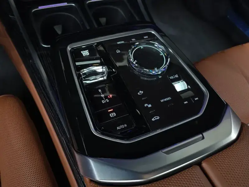 2025 BMW 7 серии с пробегом 15 140 км