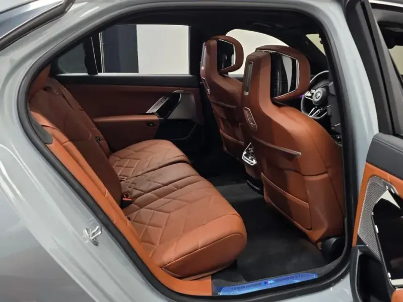 2025 BMW 7 серии с пробегом 15 140 км