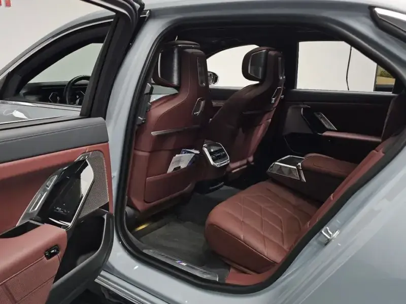 2023 BMW 7 серии с пробегом 23 762 км