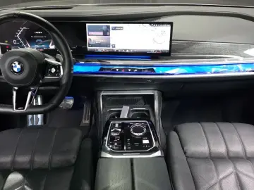 2023 BMW 7 серии с пробегом 39 484 км