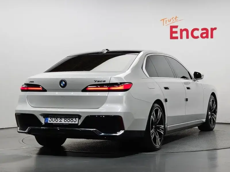 2023 BMW 7 серии с пробегом 33 287 км