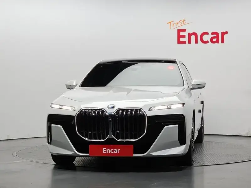 2023 BMW 7 серии с пробегом 33 287 км