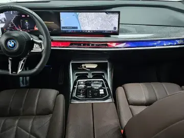 2023 BMW 7 серии с пробегом 33 287 км