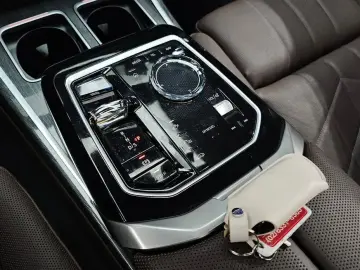 2023 BMW 7 серии с пробегом 33 287 км
