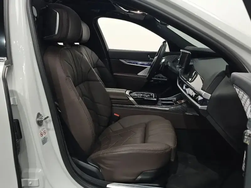 2023 BMW 7 серии с пробегом 33 287 км