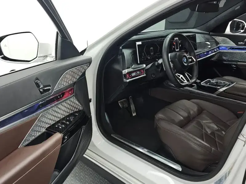 2023 BMW 7 серии с пробегом 33 287 км