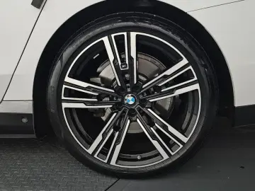 2023 BMW 7 серии с пробегом 33 287 км