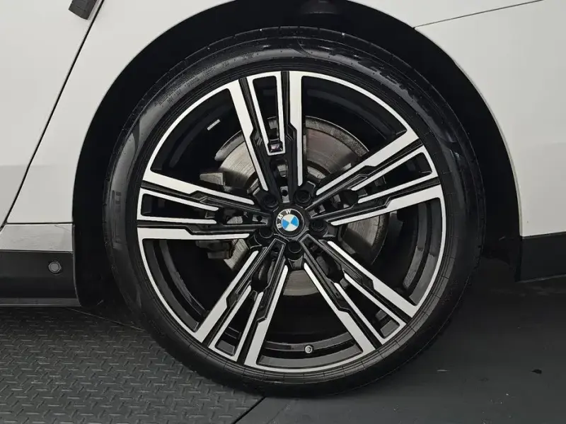 2023 BMW 7 серии с пробегом 33 287 км