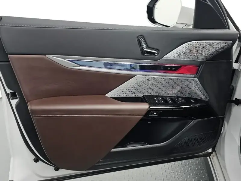 2023 BMW 7 серии с пробегом 33 287 км