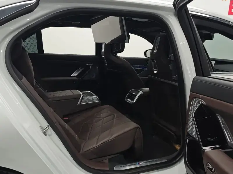 2023 BMW 7 серии с пробегом 33 287 км