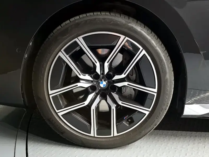 2023 BMW 7 серии с пробегом 38 022 км