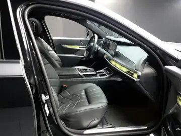 2023 BMW 7 серии с пробегом 38 022 км