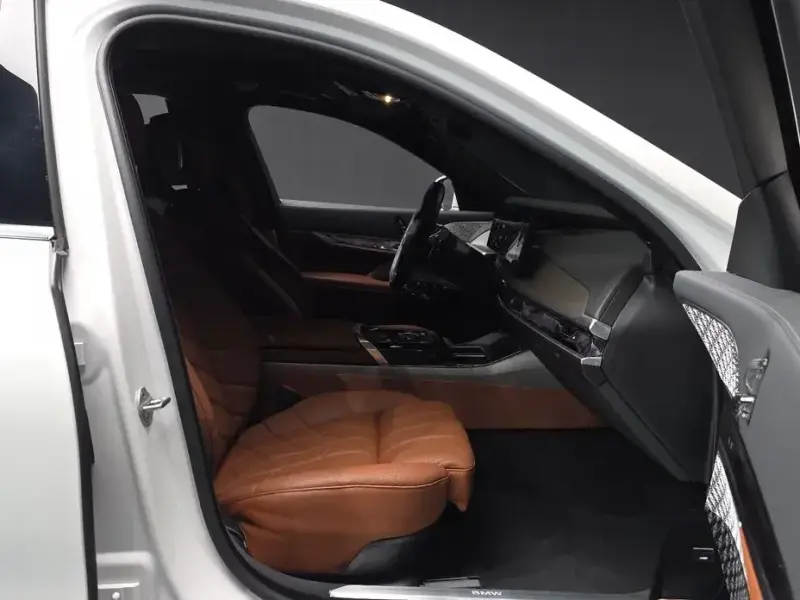 2025 BMW 7 серии с пробегом 7 831 км