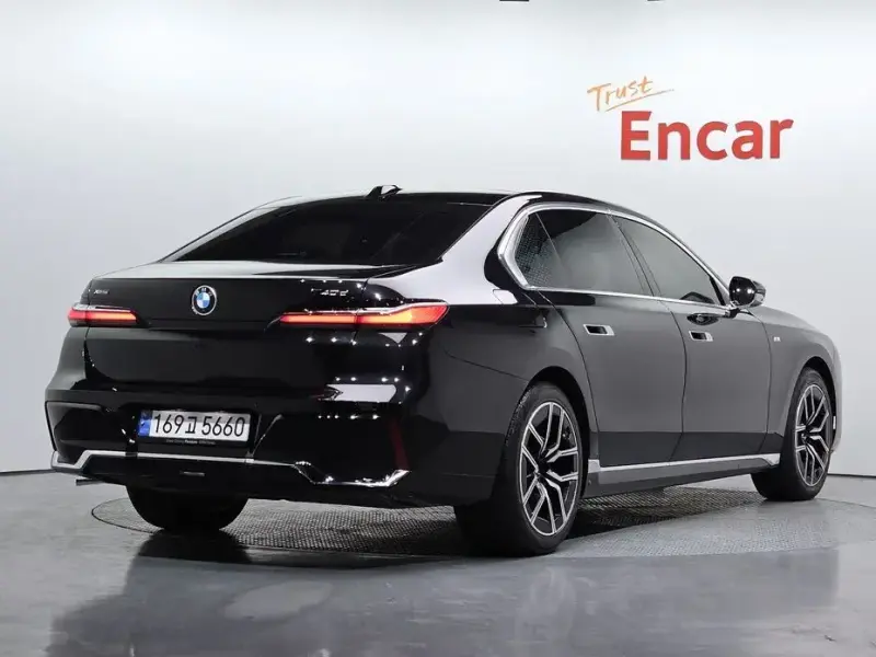 2024 BMW 7 серии с пробегом 25 343 км