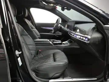 2023 BMW 7 серии с пробегом 39 427 км