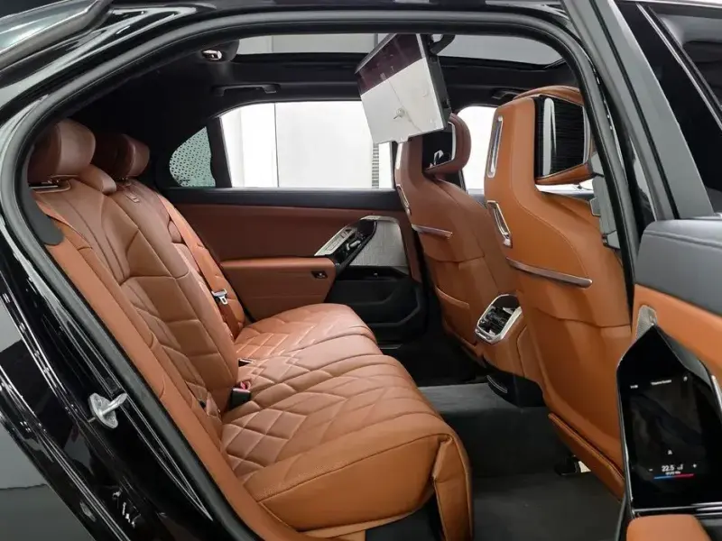 2025 BMW 7 серии с пробегом 8 375 км