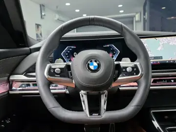 2025 BMW 7 серии с пробегом 8 375 км
