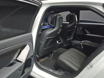 2025 BMW 7 серии с пробегом 9 142 км