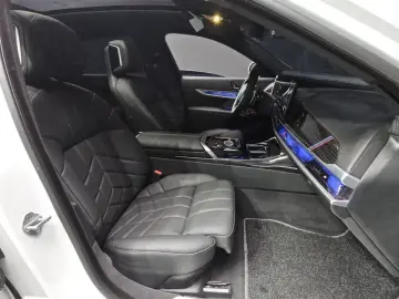 2025 BMW 7 серии с пробегом 9 142 км