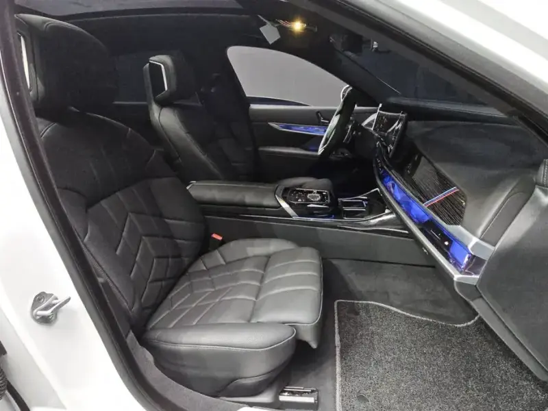 2025 BMW 7 серии с пробегом 9 142 км