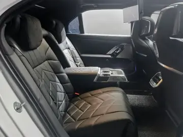 2023 BMW 7 серии с пробегом 15 167 км