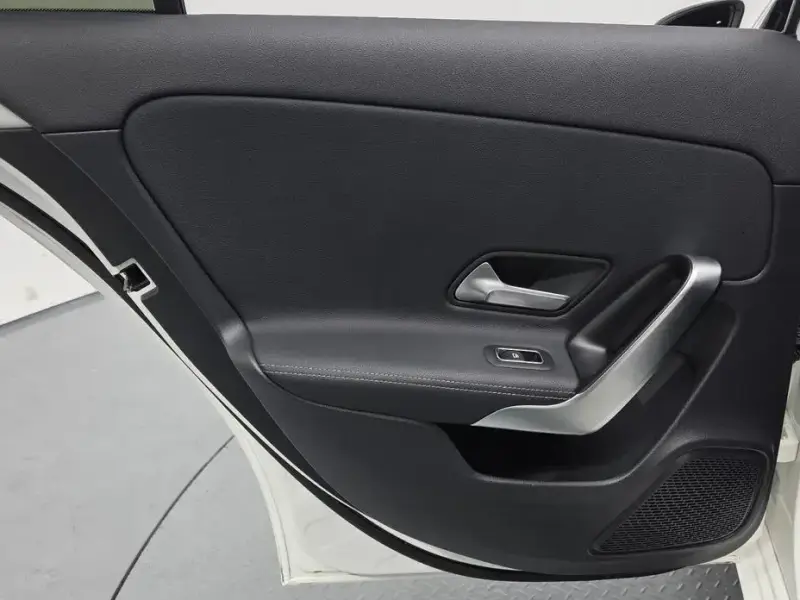 2024 Mercedes-Benz A-Класс с пробегом 10 015 км