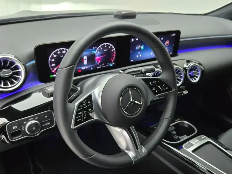 2025 Mercedes-Benz A-Класс с пробегом 556 км