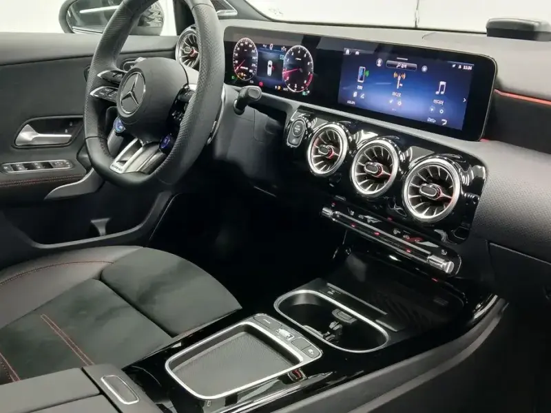 2025 Mercedes-Benz A-Класс с пробегом 821 км