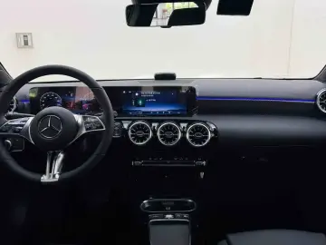 2025 Mercedes-Benz A-Класс с пробегом 246 км