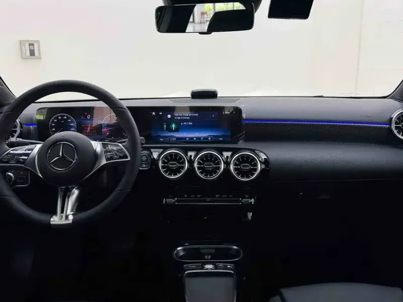 2025 Mercedes-Benz A-Класс с пробегом 246 км