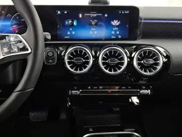 2025 Mercedes-Benz A-Класс с пробегом 64 км