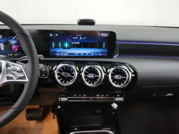 2025 Mercedes-Benz A-Класс с пробегом 63 км