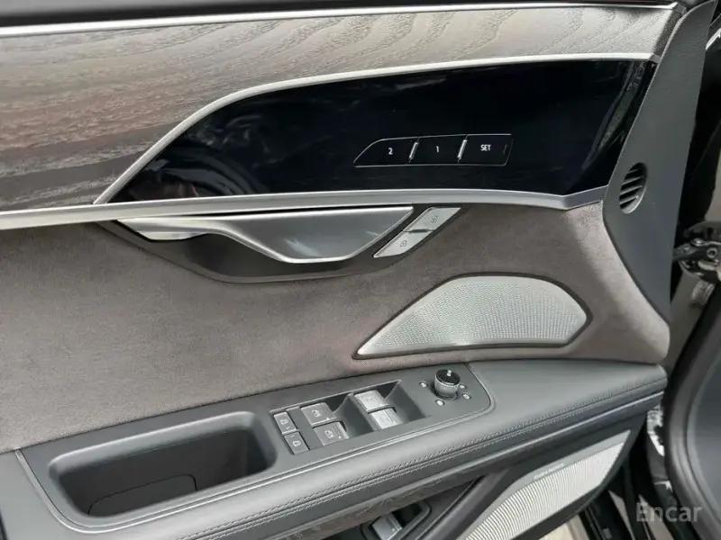 2023 Audi A8 с пробегом 9 760 км