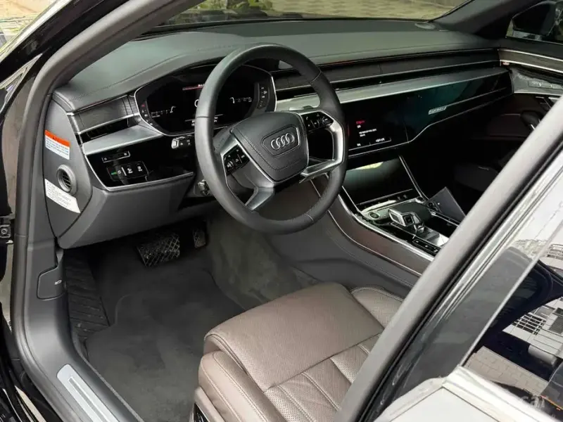 2023 Audi A8 с пробегом 9 760 км