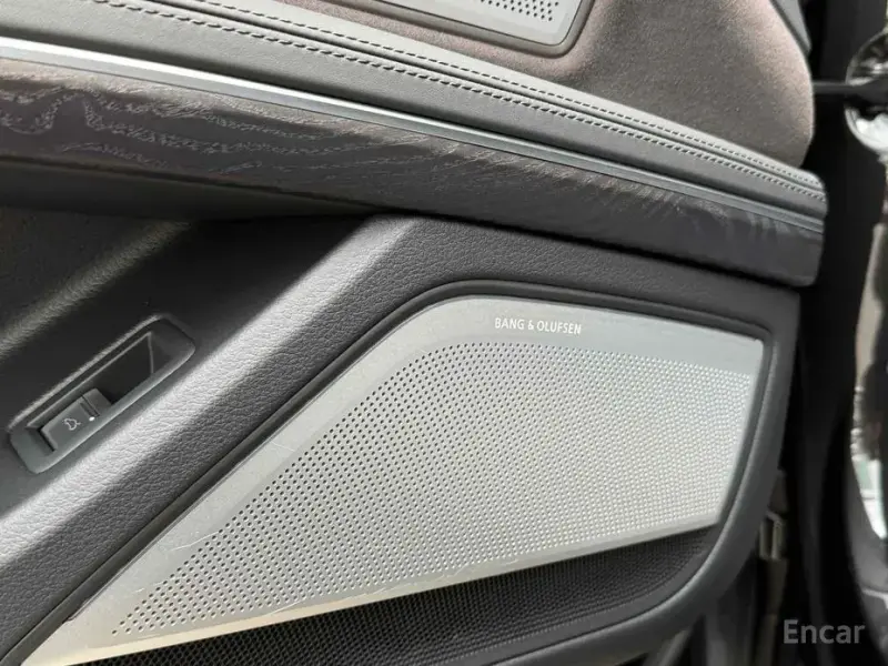 2023 Audi A8 с пробегом 9 760 км