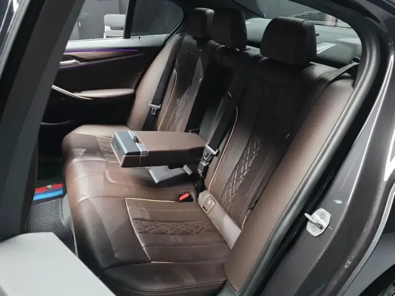 2021 BMW 5 серии с пробегом 105 101 км