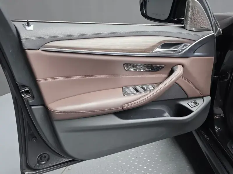 2021 BMW 5 серии с пробегом 105 101 км