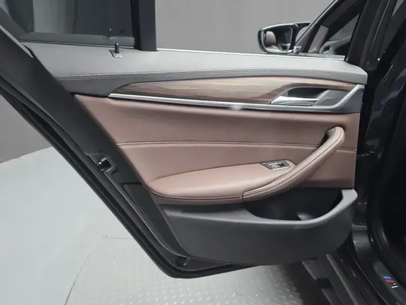 2021 BMW 5 серии с пробегом 105 101 км